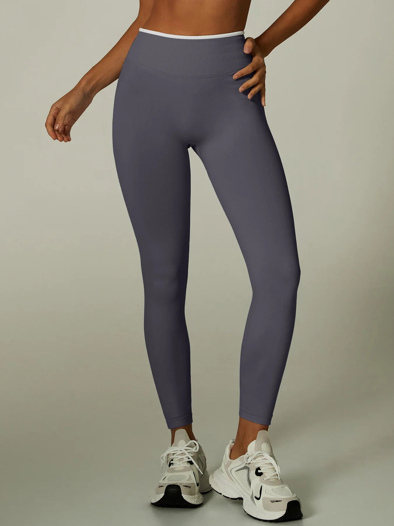 Popular Seamless Color Contrast Women's Yoga Clothes Backless Tight Classic Set Sports Fitness Fashion Clothes Comfortable