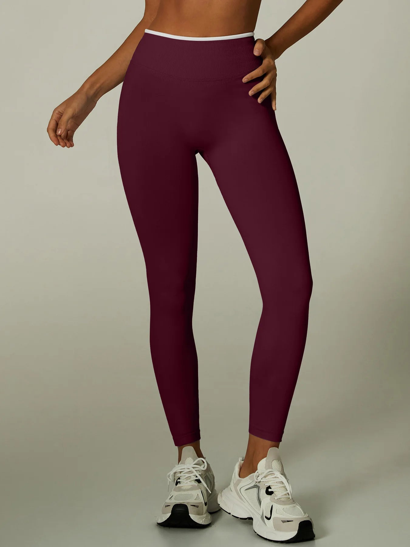 Popular Seamless Color Contrast Women's Yoga Clothes Backless Tight Classic Set Sports Fitness Fashion Clothes Comfortable