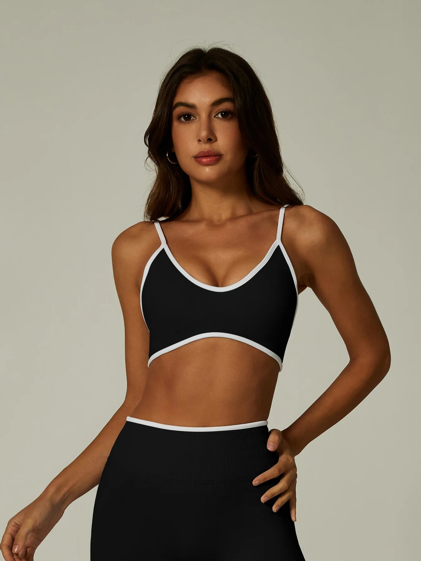 Popular Seamless Color Contrast Women's Yoga Clothes Backless Tight Classic Set Sports Fitness Fashion Clothes Comfortable