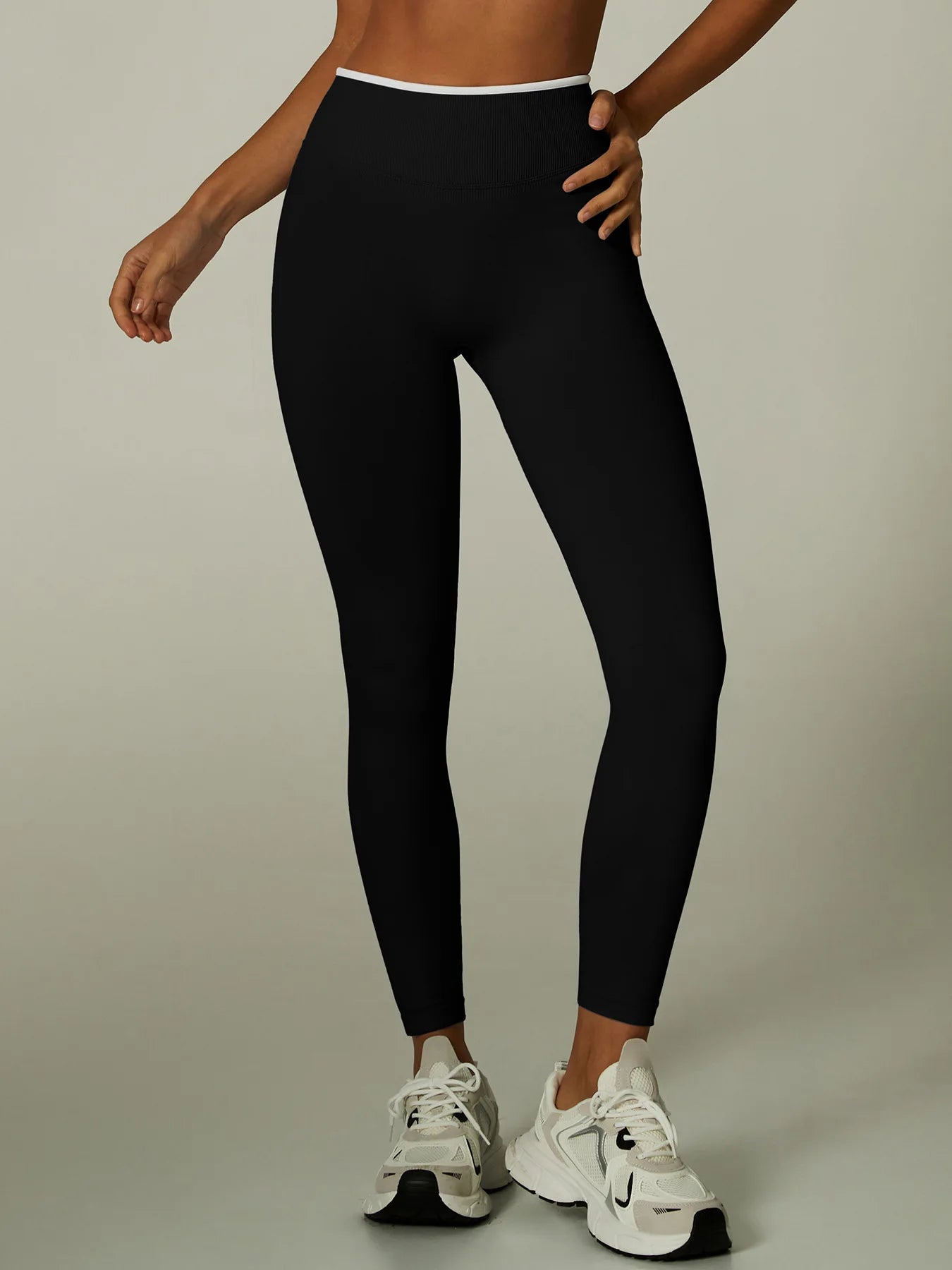 Popular Seamless Color Contrast Women's Yoga Clothes Backless Tight Classic Set Sports Fitness Fashion Clothes Comfortable