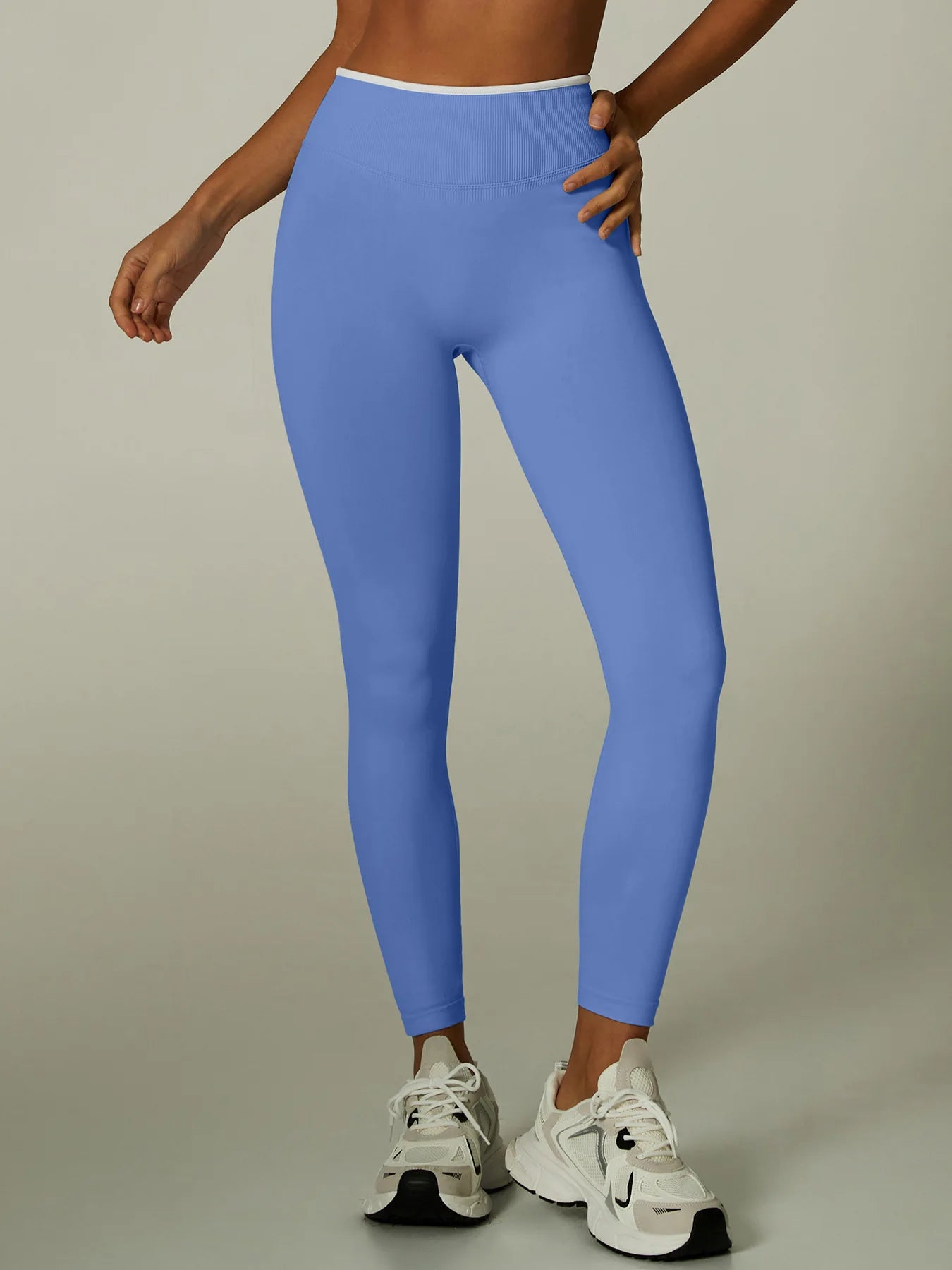Popular Seamless Color Contrast Women's Yoga Clothes Backless Tight Classic Set Sports Fitness Fashion Clothes Comfortable